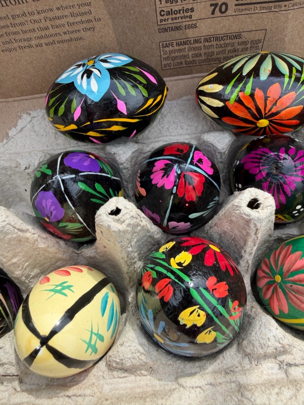 Handpainted Wood Eggs (13) As Is Collectible 1970’s Some With Paint Chipped - Picture 3 of 16